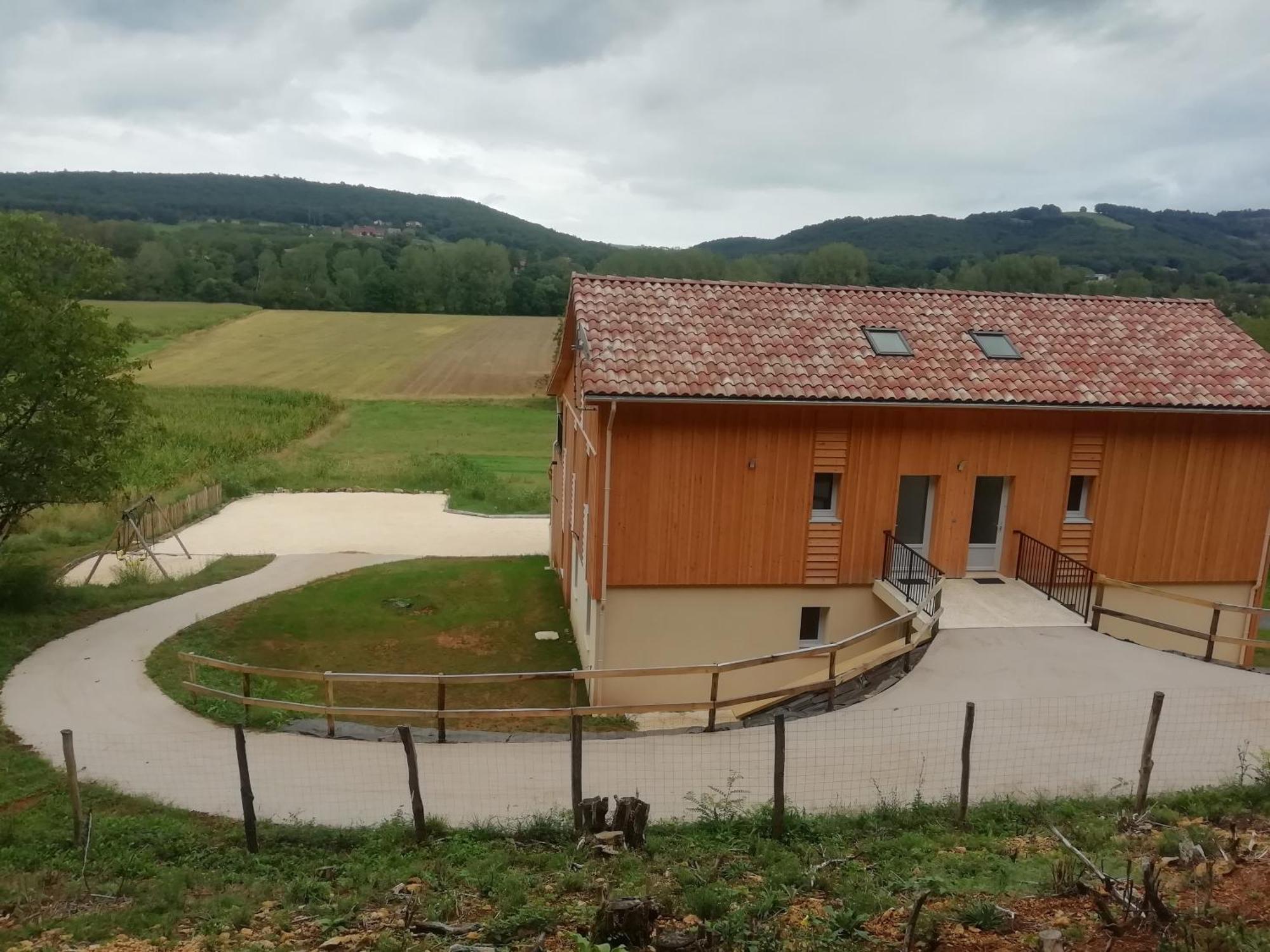 Le Sechoir Des Acacias, Gite: Les Falaises Apartment Saint-Leon-sur-Vezere Exterior photo